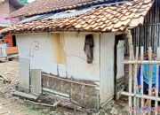 Seorang kakek tinggal dikandang ayam pemerintah setempat tutup mata