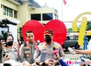 Kapolri Kunjungi Korban Gempa Bumi Di Kabupaten Cianjur