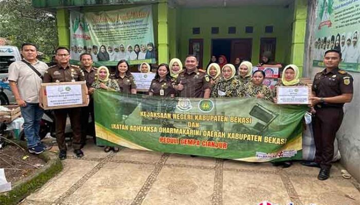 Peduli Gempa Cianjur, Kejari Kab. Bekasi Beri Bantuan Sembako
