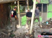 Petugas Gabungan Bongkar Warung Remang-remang di Bandung Barat, Sempat Diwarnai Protes