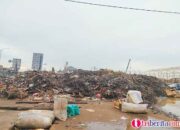 Para pedagang resah dengan keberadaan Sampah Menumpuk Dan Menggunung Di Pasar Induk Cibitung