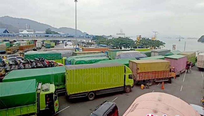 Kendaraan Pemudik Sempat Mengular 3 KM, Hari Ini Diprediksi Puncak Arus Mudik Nataru 2023 di Pelabuhan Merak