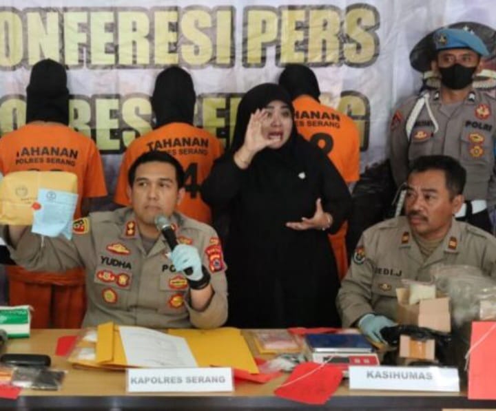 Kapolres Serang AKBP Yudha Satria, saat konferensi pers di Mapolres Serang, Jumat 24 Februari 2023. (Foto: Daeng Yusvin)