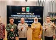 Bupati Karawang Berikan Hibah 10 M untuk Polda Jabar
