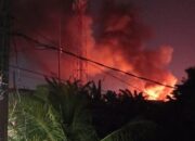 UPDATE!! Limbah Ban Bekas Terbakar di Bekasi, Kepulan Asap Hitam Membuat Warga Panik