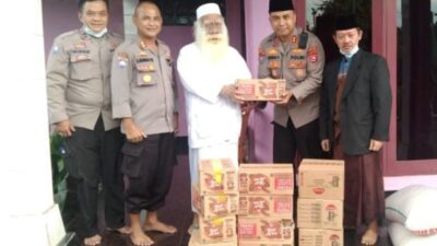 Dirbinmas Polda Banten AKBP Sofwan Hermanto mengunjungi Ulama di wilayah Ciomas Kabupaten Serang, KH Syah Ahmad Syar'i. Adapun kunjungan silaturahmi, untuk mewujudkan situasi kamtibmas yang aman dan kondusif