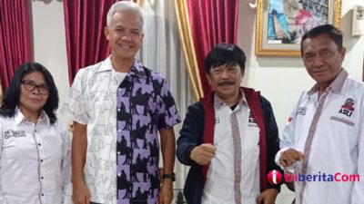 Ketua Umum Ormas Nasionalis Kombatan (Komunitas Banteng Asli Nusantara), Budi Mulyawan (memakai jaket). (Foto: Daeng Yusvin)