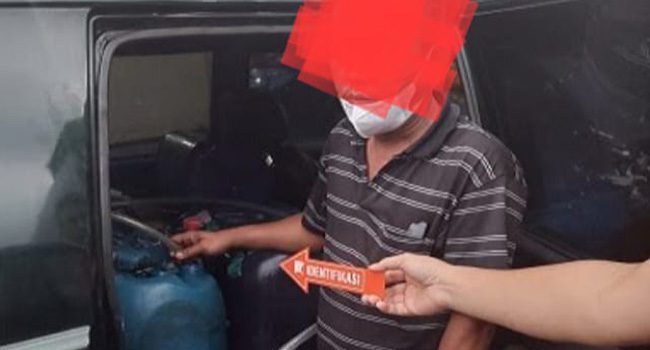 Ketika sebuah mobil mengisi bahan bakar di (SPBU) lalu keluar untuk kemudian masuk lagi untuk mengisi bahan bakar berkali-kali. Biasanya oknum tersebut juga bisa mengganti nomor plat mobilnya agar tidak ketahuan.