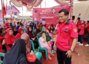 Instruksi Partai, Bacaleg PDI-P Dapil III Bagikan 220 Paket Sembako Gratis di Tambun Bekasi
