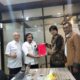 Koordinator Komunitas Relawan Jokowi Banten, Ucu Nur Arief Jauhar, menyerahkan berkas aduan terkait Pj Gubernur Banten, Al Muktabar, diterima oleh Deputi IV Kantor Staf Presiden (KSP), Joanes Joko, Rabu (8/2/2023). (Foto : Daeng Yusvin)