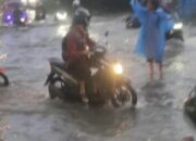 Kali Cikarang Meluap, Kemacetan Panjang Menggular Sebabkan Pedagang dan Warga Merugi