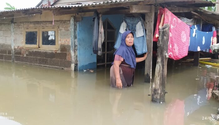 Miris, Cerita Pilu Ditengah Banjir, Pengungsi di Tarumajaya Bekasi Kelaparan, Pemerintahan Seolah Tutup Mata