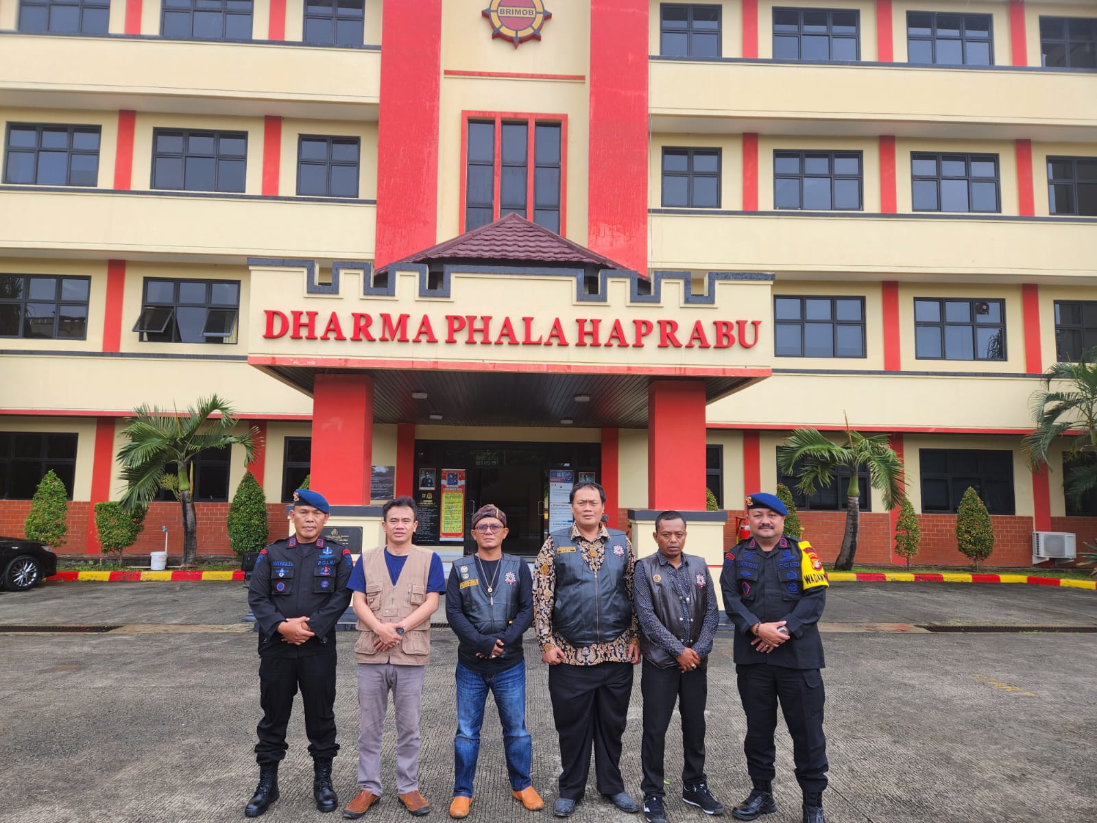 Batalyon D Pelopor Satbrimob Polda Metro Jaya menerima kunjungan silaturahmi, Bekasi, Kamis, (09/02/23).