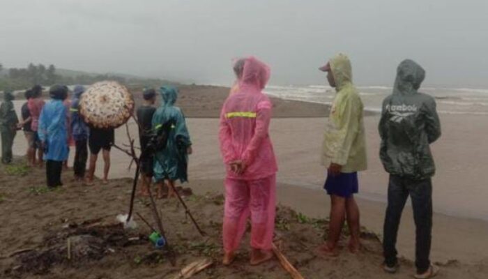 Kronologi Warga Lebak Terseret Arus saat Cari Ikan di Muara Sungai Cisiih