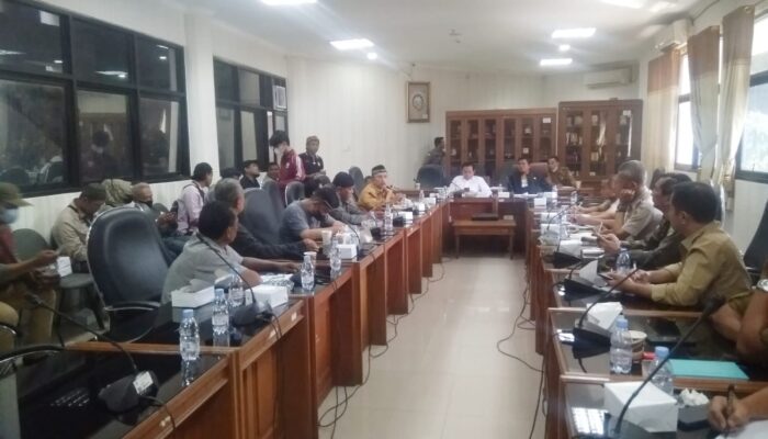 Konflik Sengketa Lahan Warga Ciampel dengan Perum Perhutani, Komisi I dan III DPRD Karawang Gelar RDP