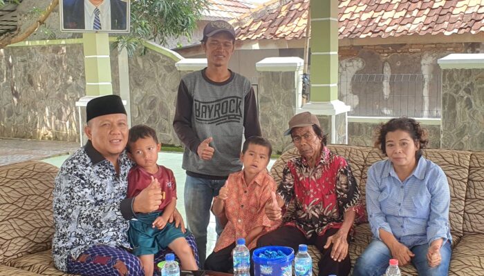 Miris, Cerita Pilu Anak SD di Karawang Rela Mencari Rongsok Demi Membeli Sepeda, Eks Wakil Bupati Angkat Suara