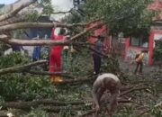 Lantunan Takbir Bergema, Ditengah Badai Kencang yang Menghantam Wilayah Depok