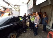 Nahas, Sedan Mewah Serudug 2 Gerobak Pedagang dan 3 Motor di Bekasi