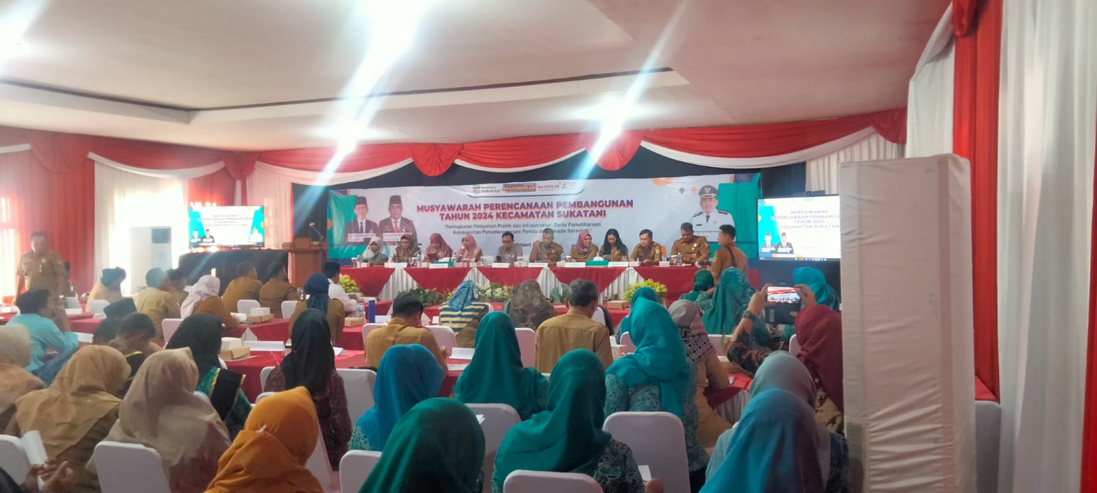 Pemerintah Kecamatan Sukatani, Kabupaten Bekasi, menggelar Musyawarah Perencanaan Pembangunan (Musrenbang) Tahun- Anggaran 2024, di aula Kecamatan Sukatani, Rabu (21/02/2023)