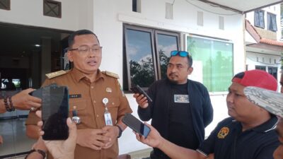 Camat Sukatani Iman Faturohman
