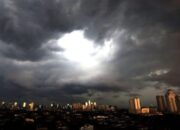 Cuaca 28 Februari 2023: BMKG Prediksi Hujan Lebat, Angin Kencang dan Gelombang Tinggi Melanda Wilayah Ini?