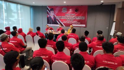 Ketua Komisi IV, Fraksi PDI-Perjuangan, DPRD Kabupaten Bekasi, Tata Saputra melaksanakan Reses Daerah Pemilihan II yang meliputi wilayah Kecamatan Cikarang Barat dan Kecamatan Cibitung. Di Hotel SwissBelinn, Kecamatan Cikarang Barat. (Foto : Muh Bakhtiar)