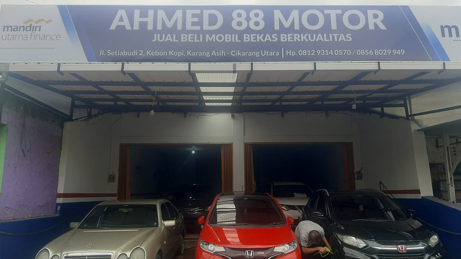 Showroom Ahmed 88 yang terletak di Kampung Kebon Kopi, Jalan Setia Budi II, Desa Karangasih, Kecamatan Cikarang Utara, Kabupaten Bekasi. (foto : Firmansyah Nurafandi)