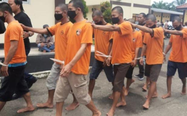 Ke 10 orang spesialis pelaku pencurian kendaraan roda dua yang kerap beraksi pada malam hari di wilayah hukum Polres Lebak. (Foto : Daeng Yusvin)