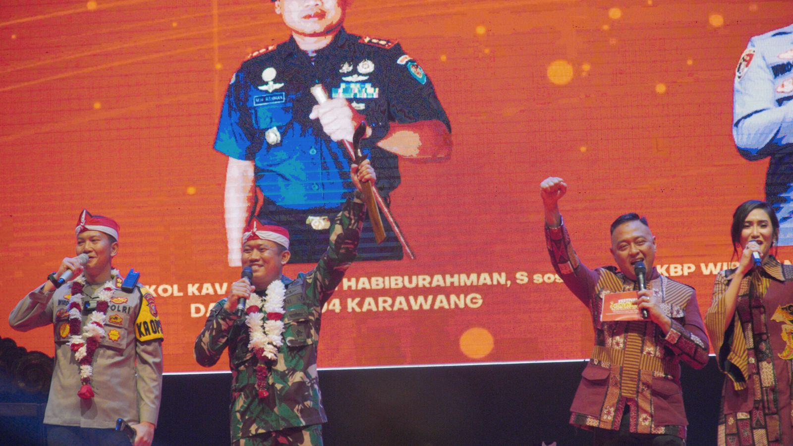 Kegiatan ini dilaksanakan sebagai bentuk sinergisitas TNI dan Polri dalam upaya meningkatkan ekonomi dan budaya Pasca pandemi, Festival Goyang Karawang digelar, di Street Carnival Galuh Mas Karawang, Pada Sabtu malam 24 Februari 2023.