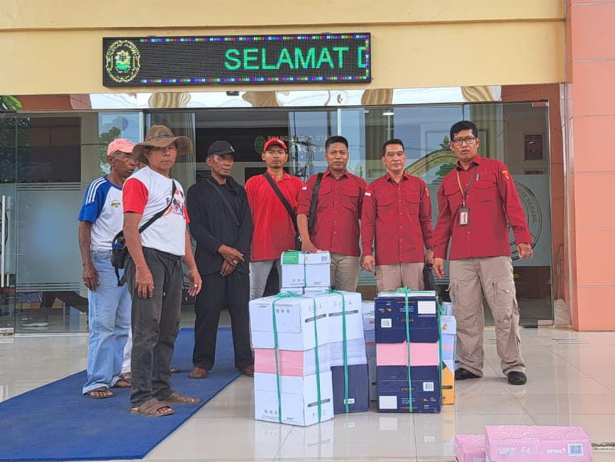Penyerahan berkasi korupsi PT KS Rp6,9 triliun dari Kejari Cilegon ke PN Tipikor Serang. (Foto : Daeng Yusvin)