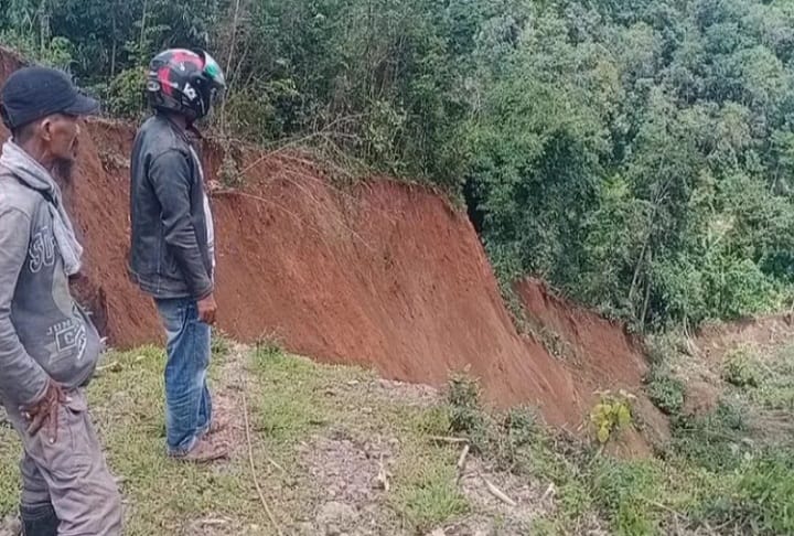 Keadaan tebing bagian atas Gunung Kantong di Desa Sindangwangi, Kecamatan Muncang, Kabupaten Lebak, Provinsi Banten. (Foto: istimewah)