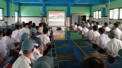 Ciptakan Generasi Muda Berkarakter, Polres Karawang Lakukan Penyuluhan sasar SMK Jayabeka 1
