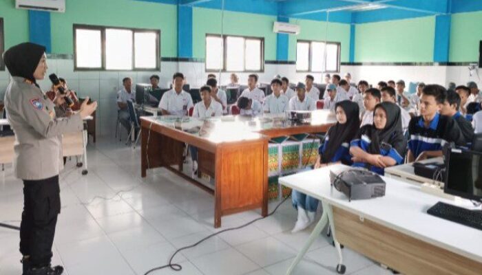 Ciptakan Generasi Muda Berkarakter, Polres Karawang Lakukan Penyuluhan sasar SMK Jayabeka 1