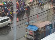 Hujan Deras Diwilayah Cikarang, Sejumlah Penjual Takjil Tutup Lebih Awal