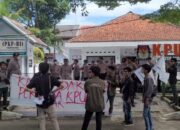 Honor Badan Ad Hoc, Dipungli KPU