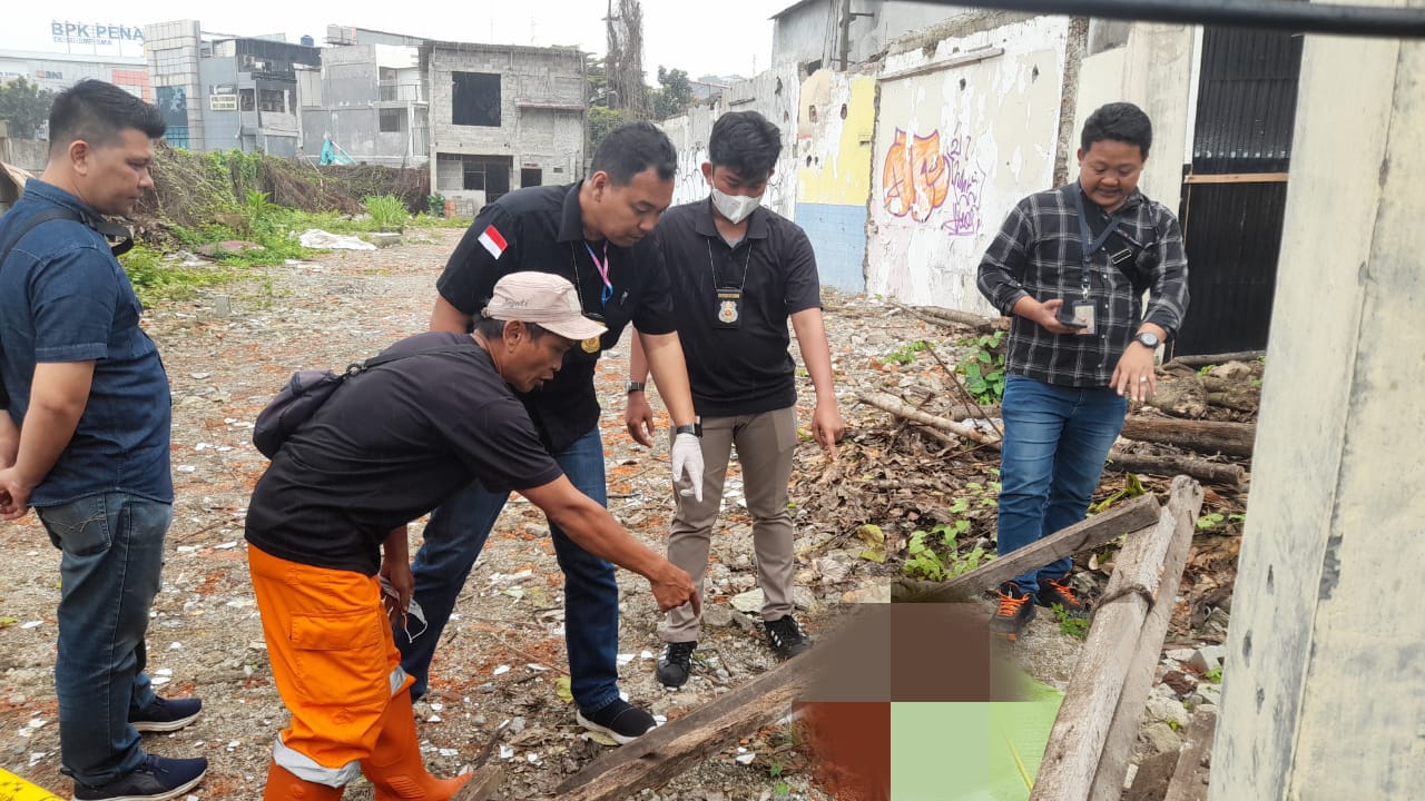 Jasad Bayi Ditemukan Warga Pondok Aren. (Foto: Triberita.com)