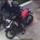Beredar video viral rekaman kamera pengintai CCTV dua orang terduga pelaku pencurian sepeda motor (curanmor) di sebuah apotek K-24 Pilar Cikarang Utara, Kabupaten Bekasi.