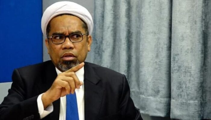 Ali Mochtar Ngabalin Himbau Agar Masjid Kecilkan Suara Saat Bangunkan Sahur