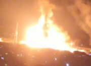 Breaking News !! Penampakan Api Lalap Depo Pertamina Jakarta Utara
