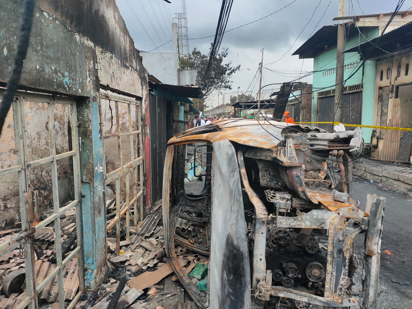Kondisi bangunan rumah warga yang lokasi rumahnya berdekatan dengan Depo Pertamina, Plumpang. (Foto: Dodi dan Abdul)