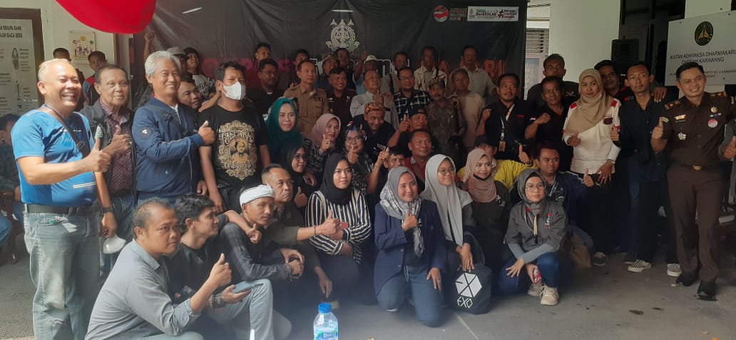 Menyambut bulan Ramadhan 2023, Kejaksaan Negri (Kejari) karawang dengan para awak media mengadakan ngobrol santai (NGOBRAS), di halaman Kantor Kejaksaan Negeri Karawang pada Selasa (22/3/23).