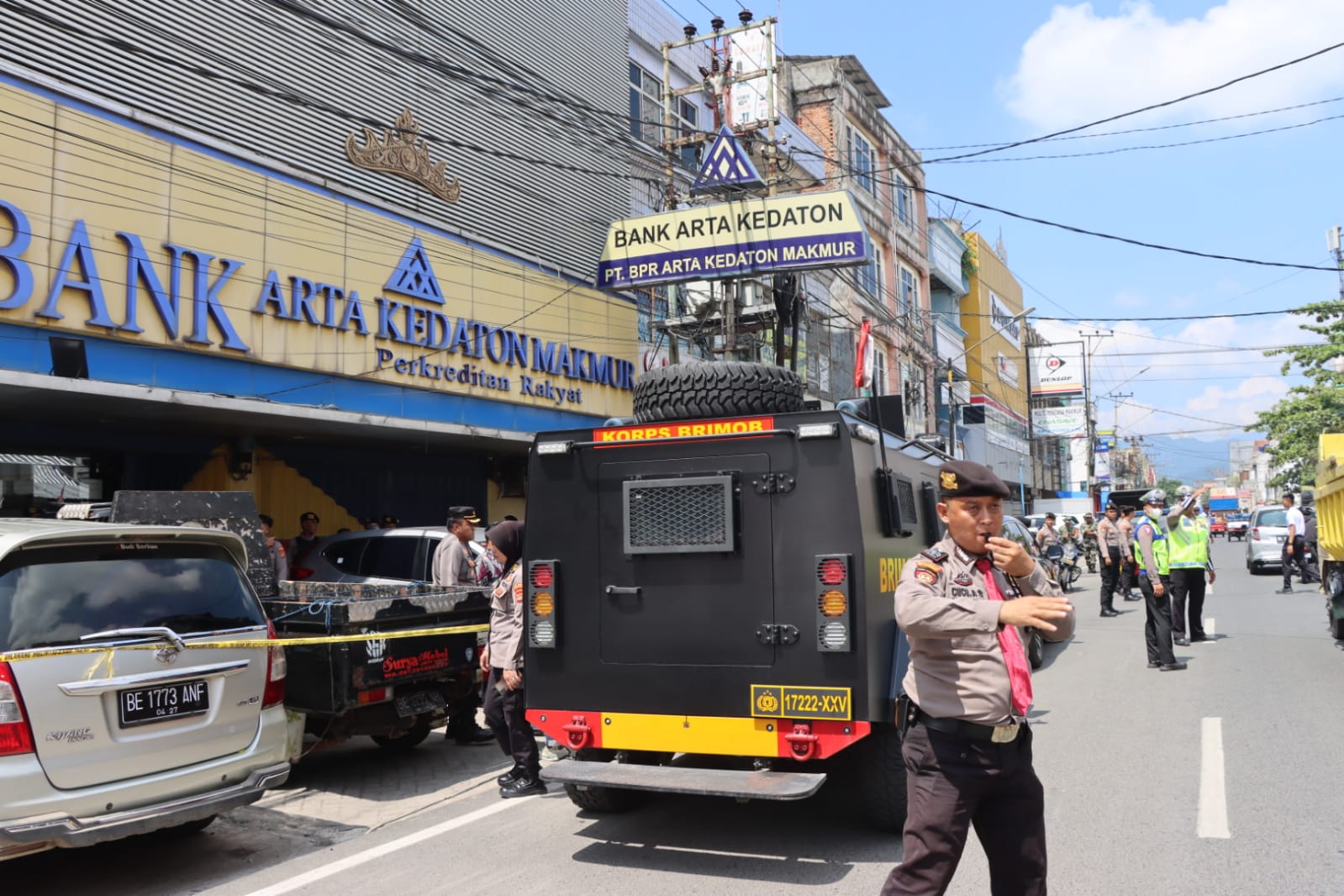 Percobaan perampokan yang terjadi di Bank Arta Kedaton yang terletak di Jalan Laksamana Malahayati, Bumi Waras, Bandar Lampung, Jumat (17/3/2023) sekira pukul 09.00 WIB.