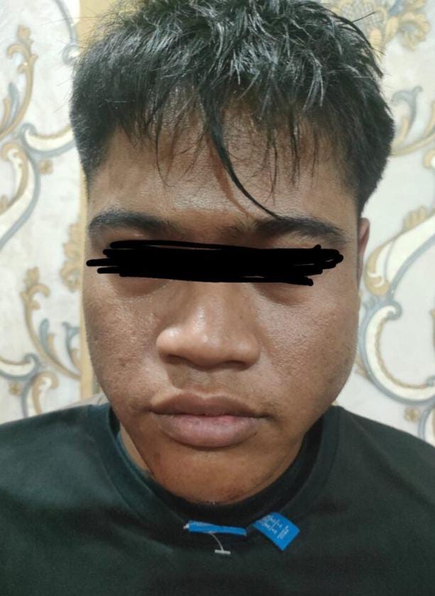 Tersangka berinisial BU (40 tahun) warga Desa Nagara, Kecamatan Kibin, Kabupaten Serang, Provinsi Banten, pemilik sabu yang diringkus oleh polisi yang menyamar sebagai pembeli. (Foto: istimewah)