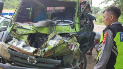 Tiga kendaraan yang terlibat tabrakan beruntun di Jalan Lingkar Selatan (JLS) Kota Cilegon, Jumat 17 Maret 2023. (Foto: Daeng Yusvin)