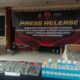 Jajaran Polres Karawang tengah melakukan press release pengungkapan kasus penangkapan pelaku pengedar obat-obatan jenis G pada Senin 27 Maret 2023.