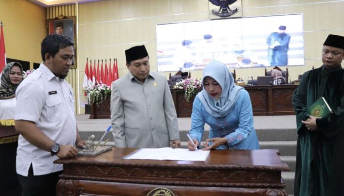 Sah, Pengambilan Sumpah dan Janji PAW, Karsih Resmi Dilantik Menjadi Anggota DPRD Kabupaten Bekasi