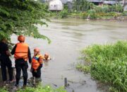 Breaking News ! Seorang Balita Diduga Hilang Terseret Arus Sungai di Kalimalang Bekasi