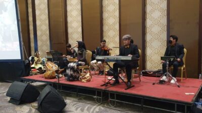 Tim Harmony Universitas Buana Perjuangan (UBP) Karawang sukses tampil dalam acara Wisuda ke-6 pada 11 Maret 2023. (Foto; Andyka)