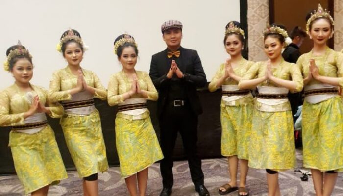 Meriah, Wisuda UBP Karawang Sukses Digelar Diiringi Pentas Seni Tradisional