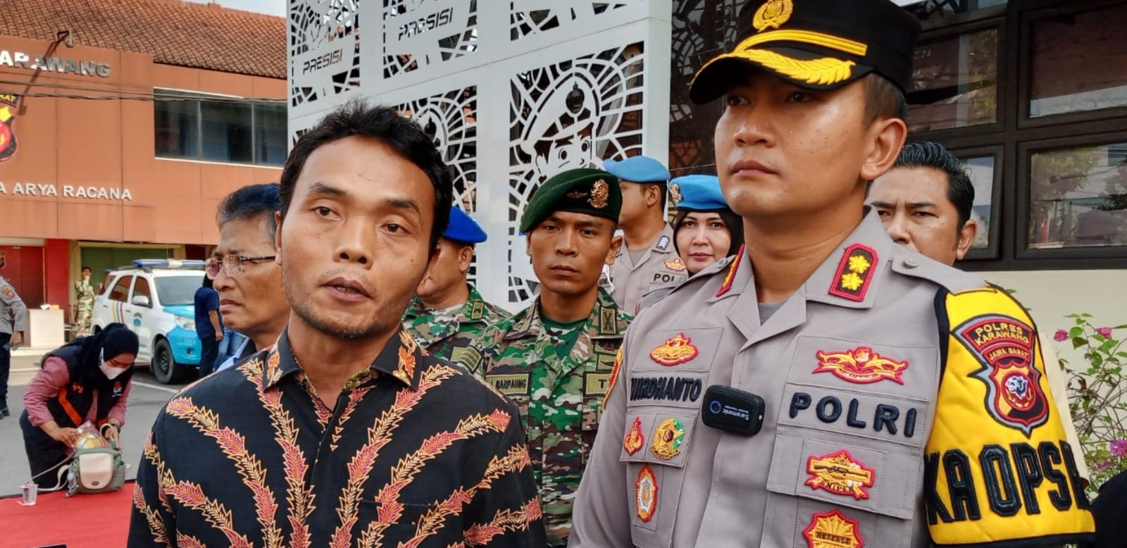 Sebanyak 405 personel TNI dan Polri diterjunkan untuk melakukan pendampingan kepada penyelenggara tahapan Pemilu 2024 di Kabupaten Karawang.